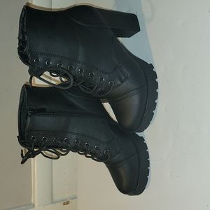Women's combat boots, size 8
